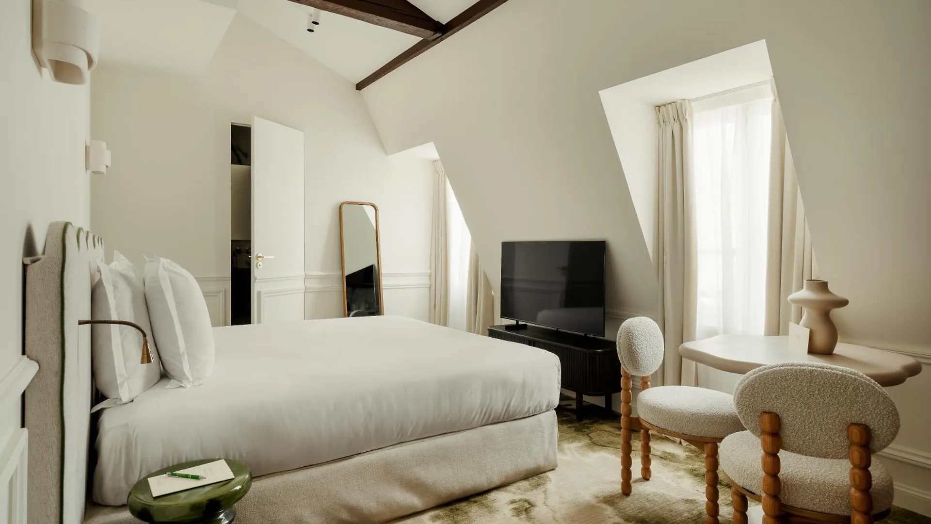 Leon Hotel Paris France