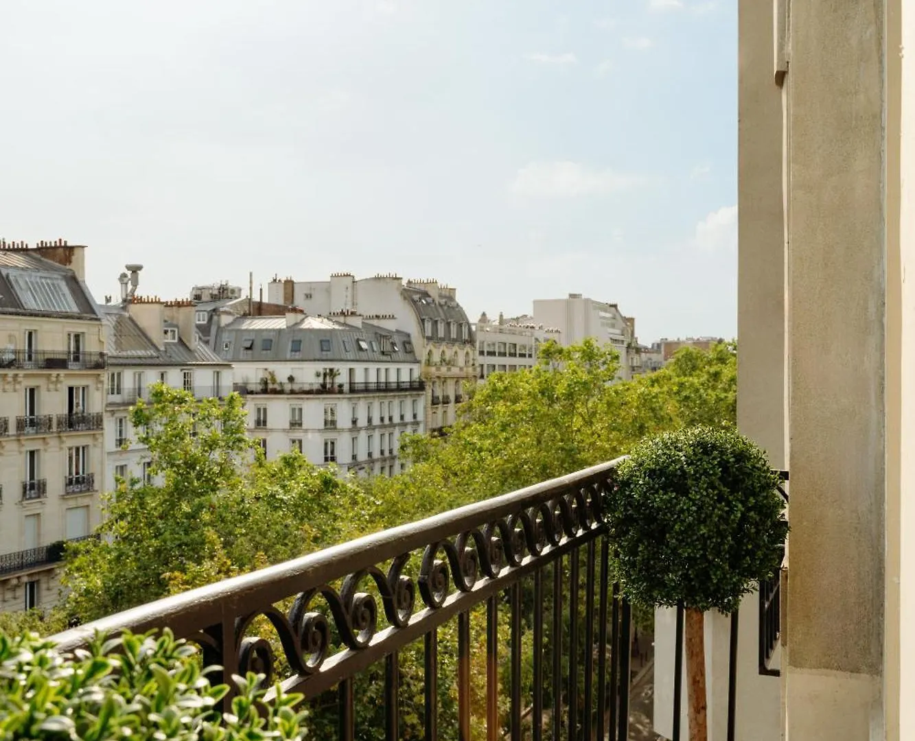 Leon Hotel Paris