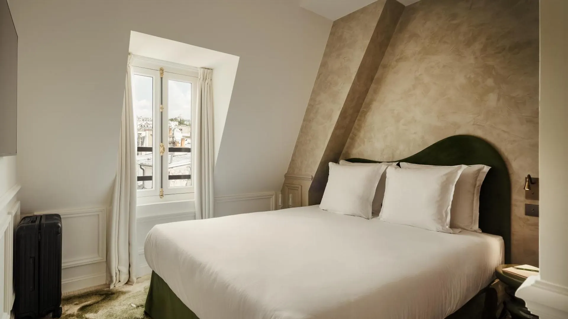 Leon Hotel Paris