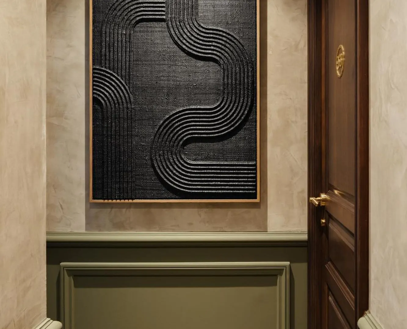 ***  Leon Hotel パリ フランス