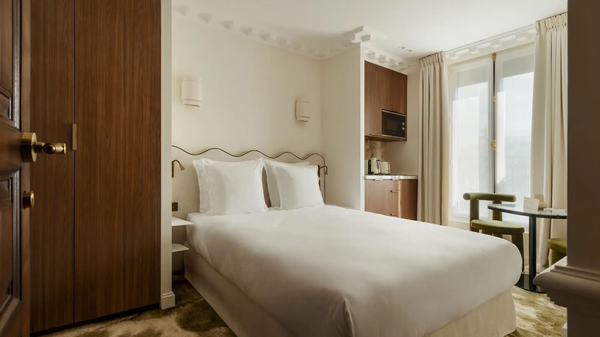 Leon Hotel パリ