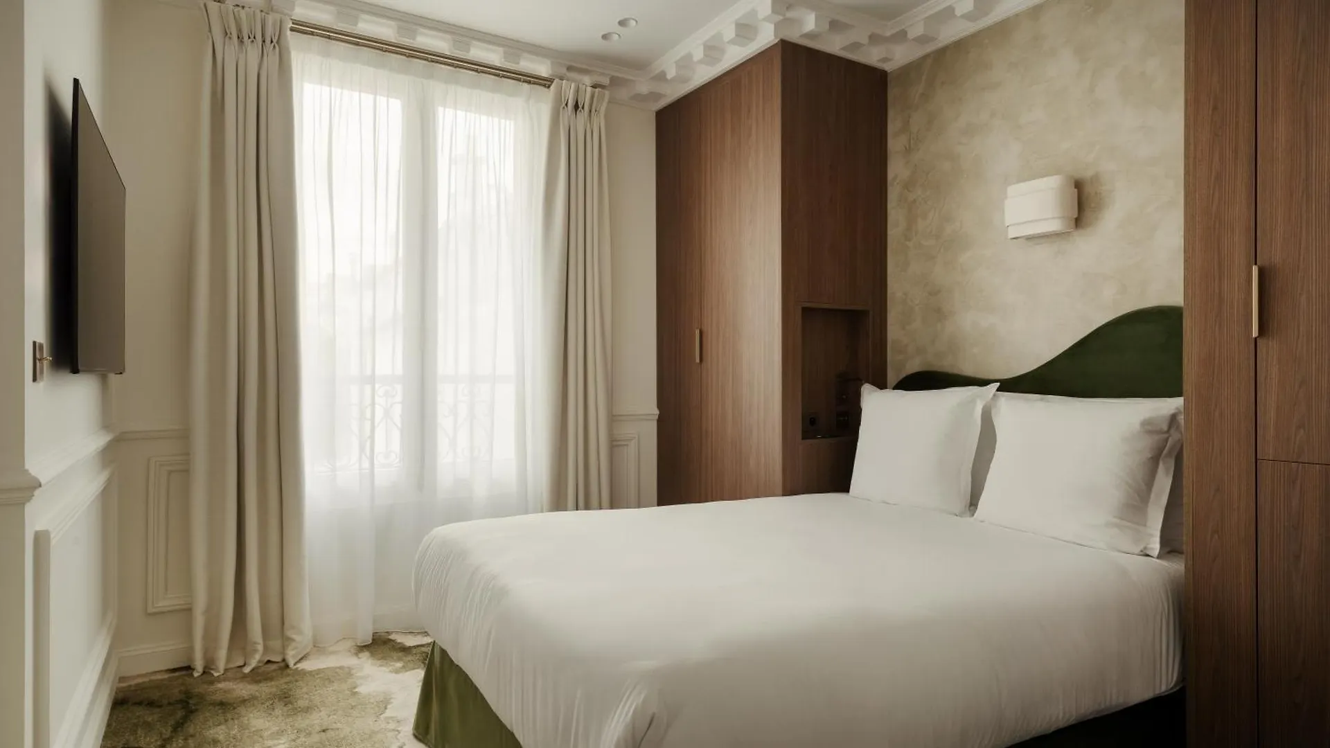 Leon Hotel パリ